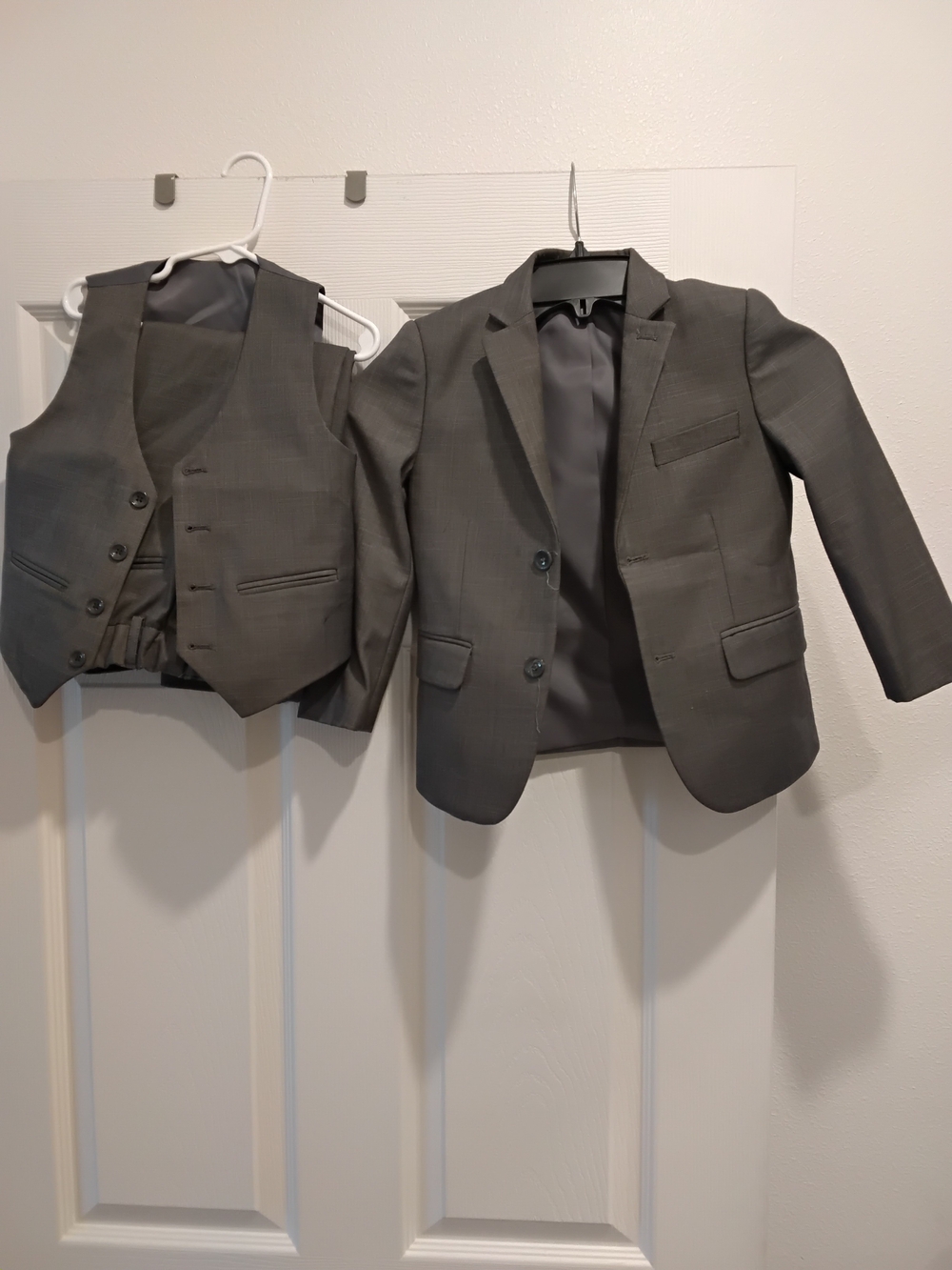 Boys' Gray Dress Suit Jacket & Vest Set - Classic Formal Wear